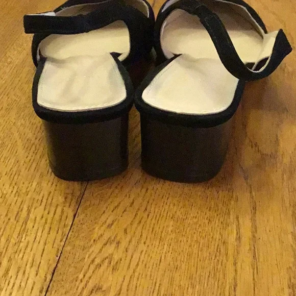 Woman’s Theory black suede sling back block heel pumps. Size 38.5. Barely worn! - Picture 4 of 8